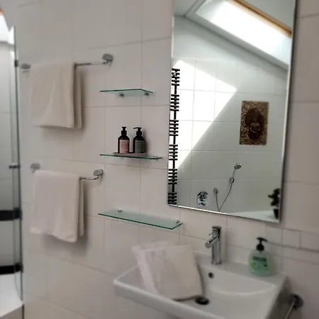Apartament Helle Gemuetliche Dg Wohnung, 88qm, Klimatisiert *