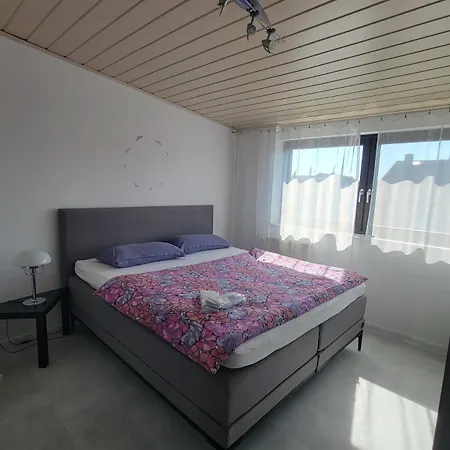 Helle Gemütliche Dg Wohnung, 88qm, Klimatisiert Philippsburg