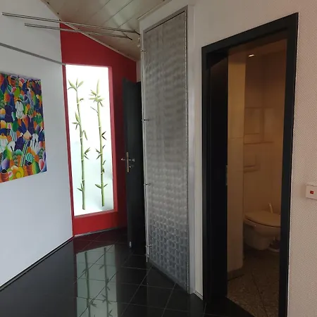 Helle Gemuetliche Dg Wohnung, 88qm, Klimatisiert Apartmán