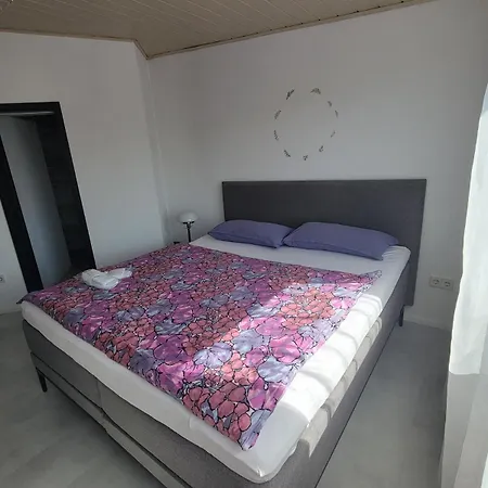 Apartment Helle Gemütliche Dg Wohnung, 88qm, Klimatisiert Philippsburg