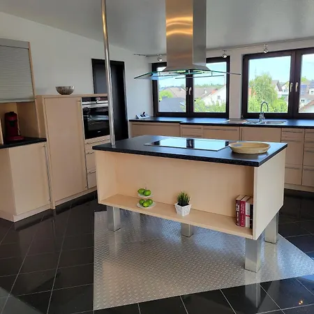 Helle Gemuetliche Dg Wohnung, 88qm, Klimatisiert * Philippsburg