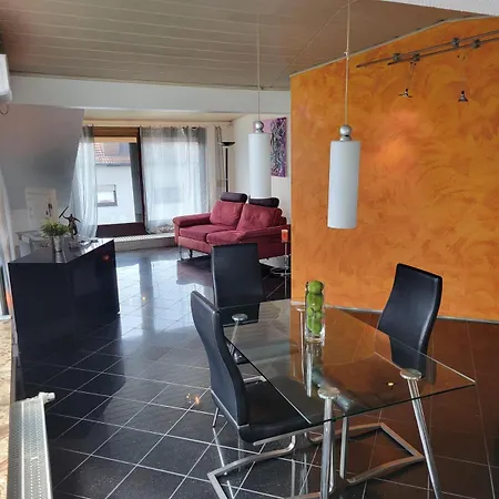 Helle Gemütliche Dg Wohnung, 88qm, Klimatisiert Apartment Philippsburg