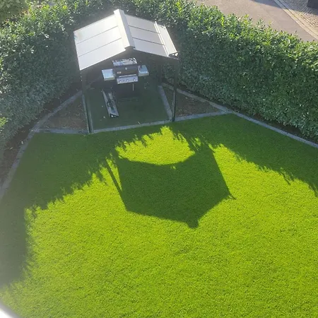 Helle Gemuetliche Dg Wohnung, 88qm, Klimatisiert Apartmán *