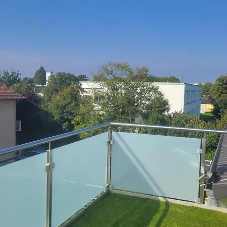 Helle Gemuetliche Dg Wohnung, 88qm, Klimatisiert Apartmán Philippsburg